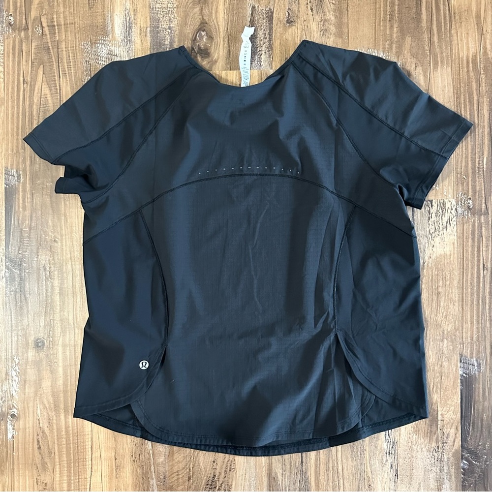 Lululemon Top 🖤 - Picture 2 of 3